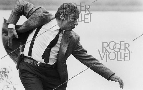 Roger-Viollet | 828938 | Yves Montand (1921-1991), French actor and singer, during the shooting of  Police Python 357 , 1977. | &copy; Jean-Pierre Couderc / Roger-Viollet